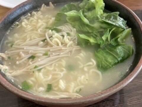 春キャベツとえのきの豚骨ラーメン